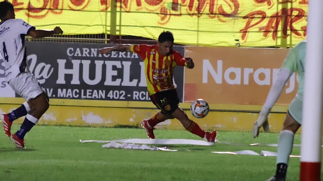 Federal A: Debut negro para Sarmiento