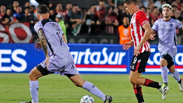 Estudiantes le ganó a Barracas Central y accedió a las semifinales 
