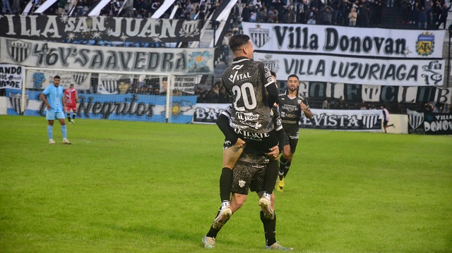 Primera Nacional: Imparable, For Ever ganó otra vez y se prende en la pelea