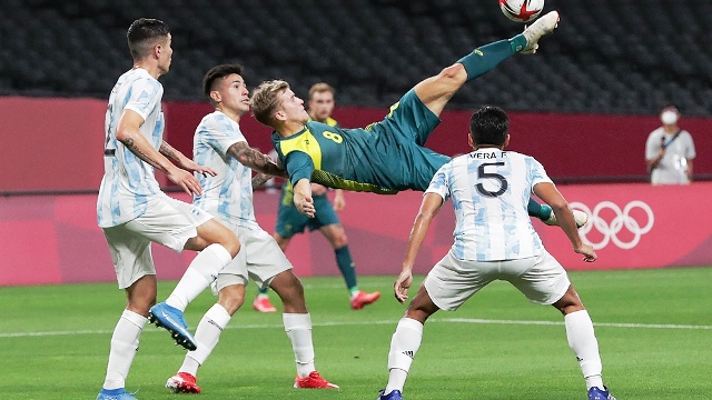 Futbol: Argentina debutó con una derrota ante Australia en Saporo
