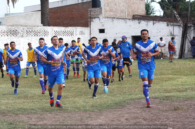 Comercio ganó con lo justo en territorio españolista en la semi de ida de 1° división