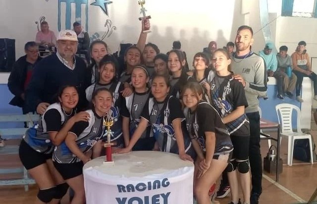 Domingo a puro Vóley en Racing de Villa Berthet