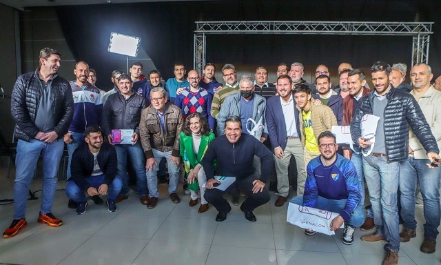 Federación recibió tablets para los clubes 