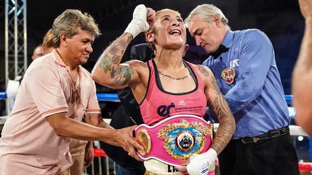 "La Gurisa" Dionicius venció a la "Tigresa" Acuña en Resistencia y se quedó con el título Supergallo OMB