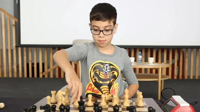 Un argentino de 10 años derrotó al número uno de ajedrez en el Bullet Brawl 2024
