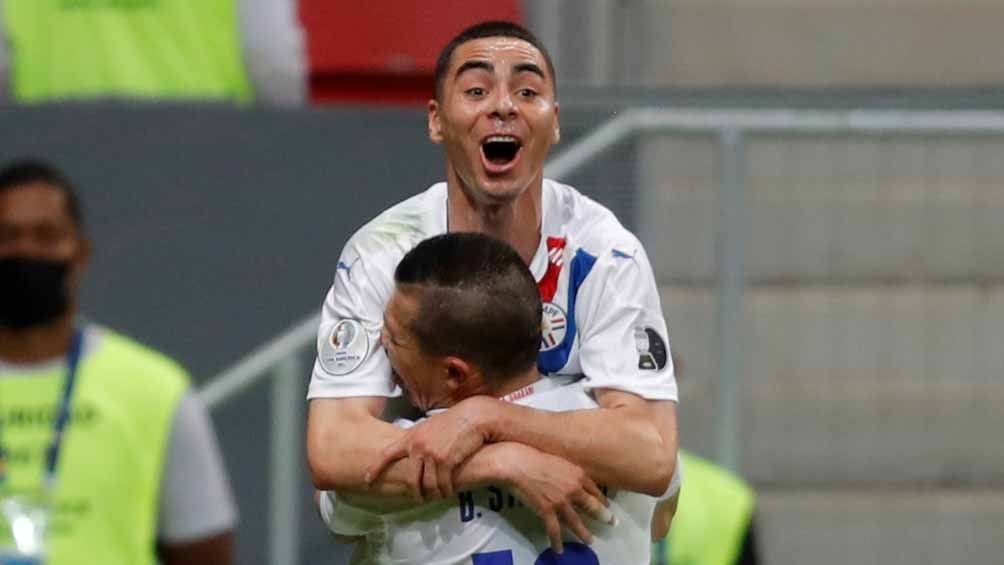 Los dirigidos por el Toto Berizzo contundentes en ataque, vencieron a Chile