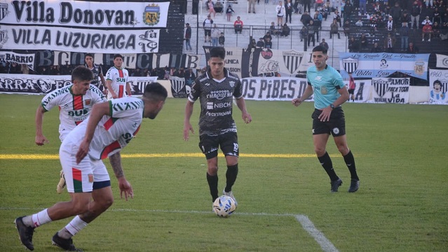 Primera Nacional: Con el tiro del final, For Ever rescató un punto importante