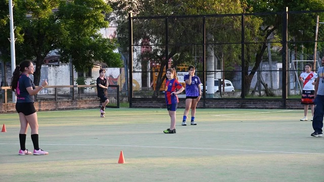 Clases de Fútbol Femenino gratuitas en el Jaime Zapata 
