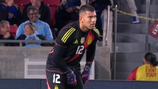 El cuidapalos Chaqueño Walter Benítez reemplazo al "Dibu" Martínez ante Costa Rica