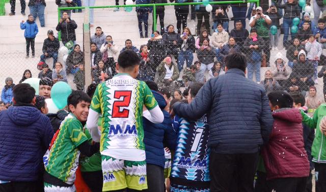 El bólido Verde festejó por duplicado en juveniles