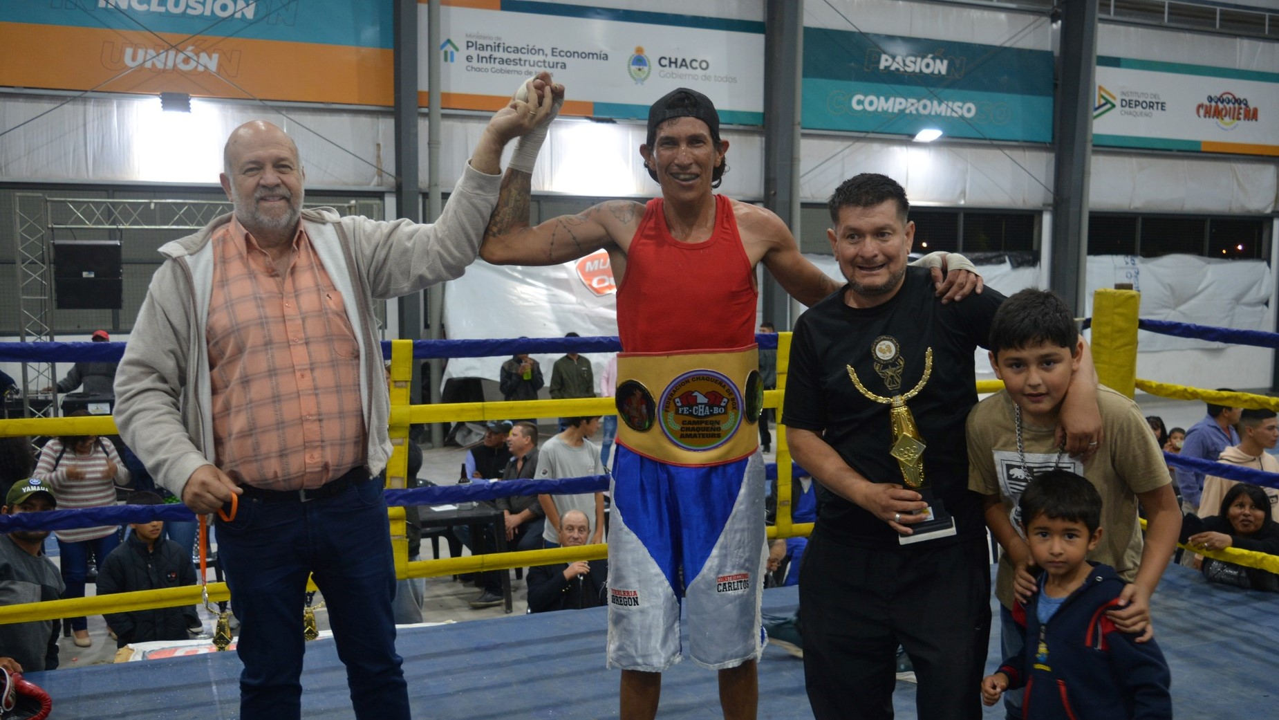Gran Velada Boxística en Coronel Du Graty