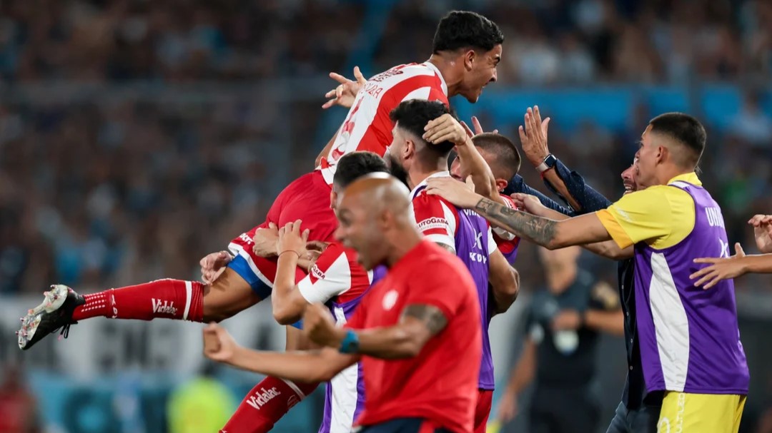 Unión sorprendió y le ganó a Racing en Avellaneda