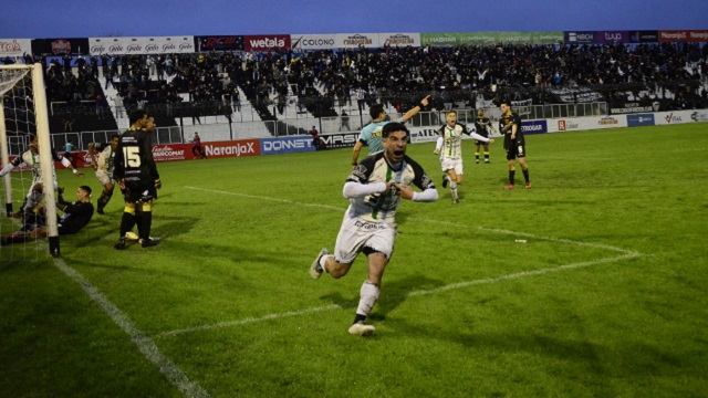 Primera Nacional: La fiesta fue completa para For Ever