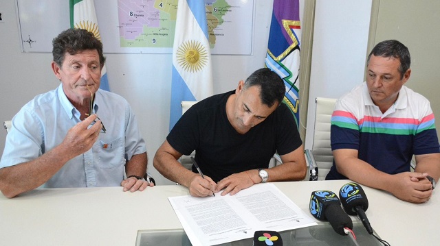 Institucional: Firma de convenio entre Deportes y el IESEF