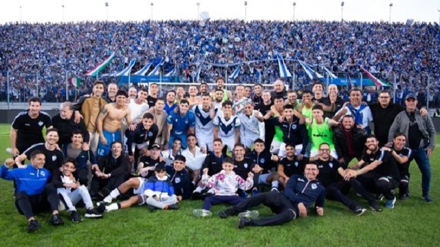 Vélez finalista de la Copa de la Liga: resistió con 10 y se impuso en los penales ante Argentinos