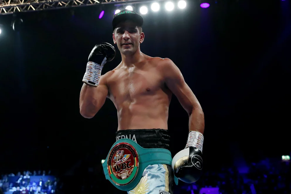 Ezequiel Maderna noqueó a su rival en Wembley y se quedó con el cinturón del WBC