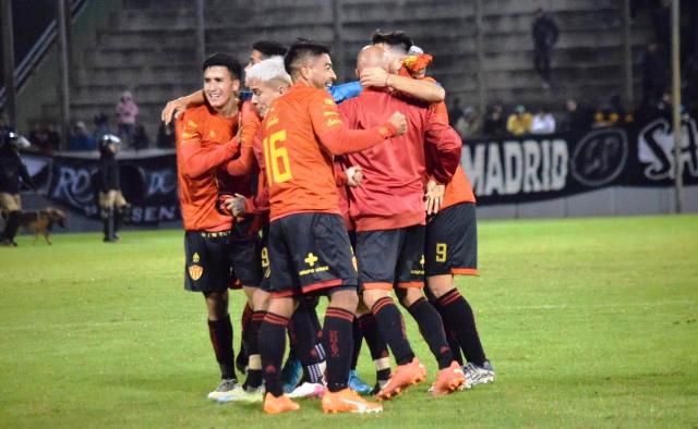 Federal A: Sarmiento ganó de visitante y quedó como escolta de Gimnadia y Tiro