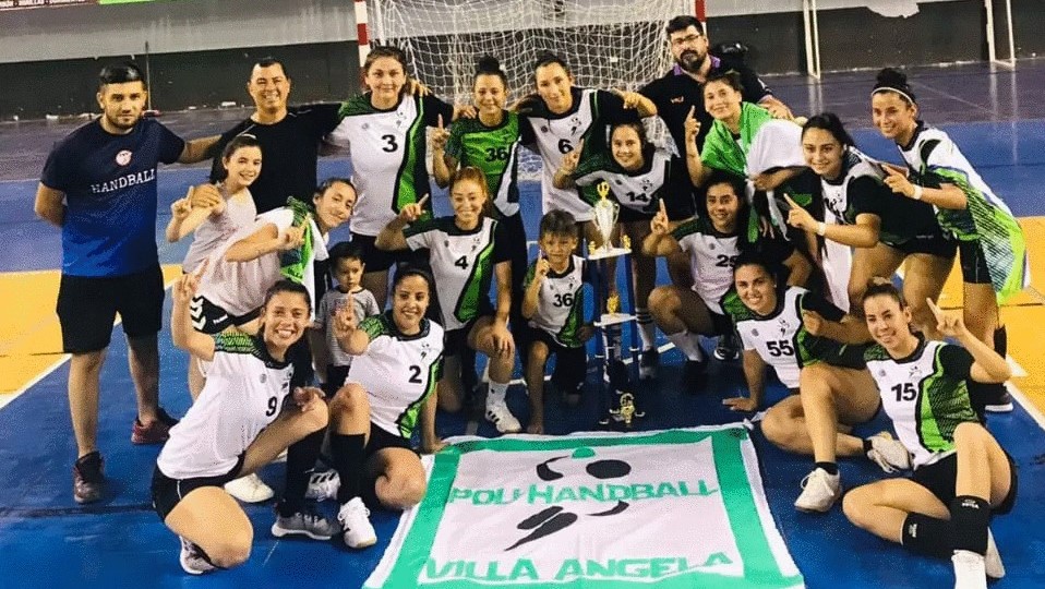 Las chicas del Poli-Hanball se consagraron "Campeonas del Año de la Liga del Interior"